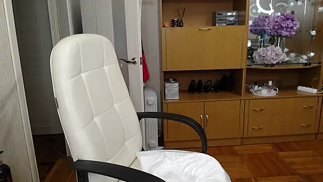 Snapshot of Mika_Passion chatting on January 25, 12:47 pm Mika Passion online show from January 25, 12:47 pm