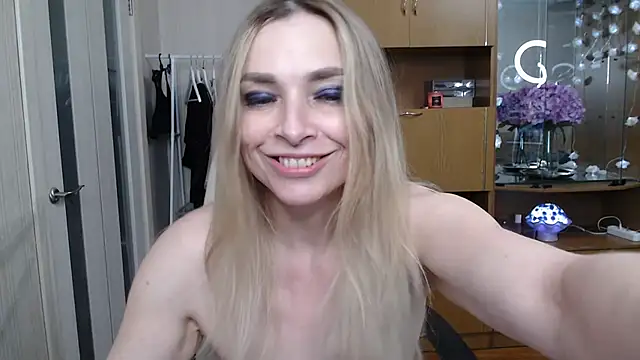 Snapshot of Mika_Passion chatting on January 29, 3:04 pm Mika Passion online show from January 29, 3:04 pm