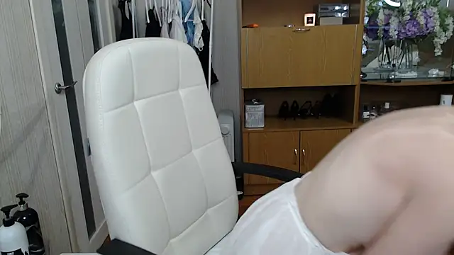 Snapshot of Mika_Passion chatting on February 1, 3:50 pm Mika Passion online show from February 1, 3:50 pm