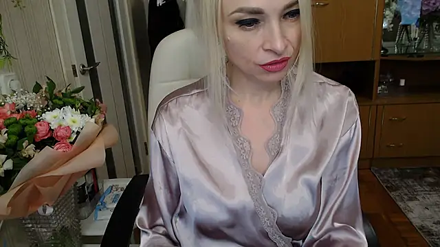 Snapshot of Mika_Passion chatting on February 15, 10:11 am Mika Passion online show from February 15, 10:11 am