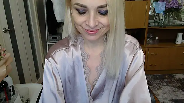 Snapshot of Mika_Passion chatting on February 16, 3:48 pm Mika Passion online show from February 16, 3:48 pm