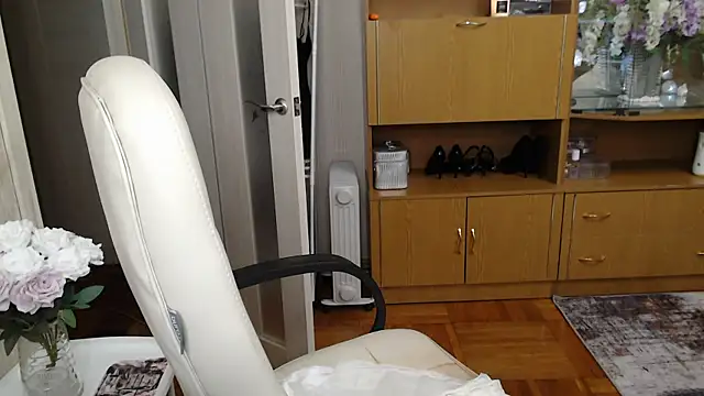 Snapshot of Mika_Passion chatting on March 5, 2:12 pm Mika Passion online show from March 5, 2:12 pm