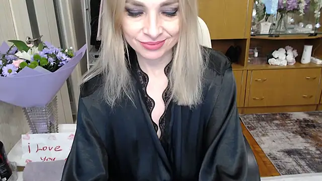 Snapshot of Mika_Passion chatting on March 10, 12:37 pm Mika Passion online show from March 10, 12:37 pm