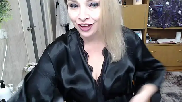 Snapshot of Mika_Passion chatting on October 11, 7:51 am Mika Passion online show from October 11, 7:51 am