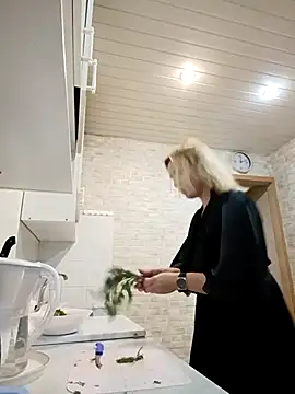 Snapshot of Mika_Passion chatting on November 2, 9:22 am Mika Passion online show from November 2, 9:22 am