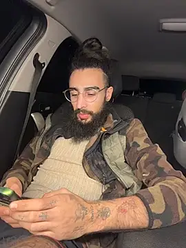 Snapshot of Av0caT chatting on December 14, 10:25 pm Av0caT online show from December 14, 10:25 pm