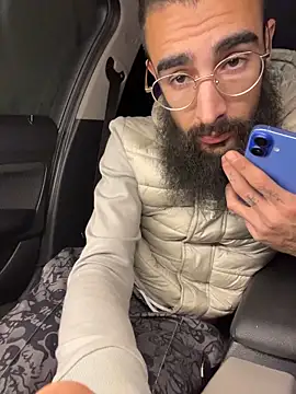 Snapshot of Av0caT chatting on December 17, 12:27 am Av0caT online show from December 17, 12:27 am