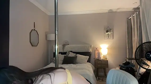 Snapshot of CrazyKittenMeow chatting on September 27, 11:21 pm CrazyKittenMeow online show from September 27, 11:21 pm