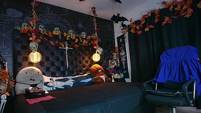 AlexHoe  online show from October 25, 7:08 pm