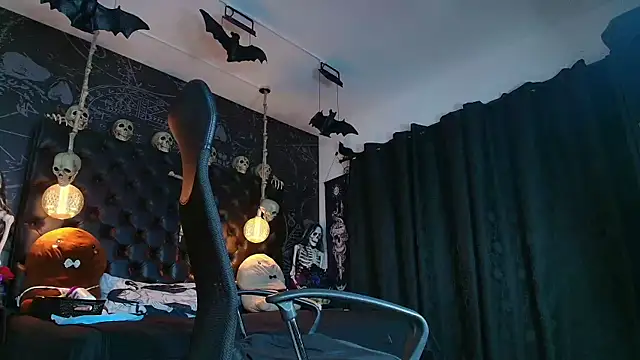 AlexHoe  online show from November 6, 6:42 pm