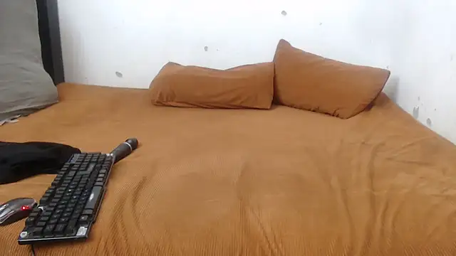 XHotJuicyBootyXX online show from March 22, 8:18 am