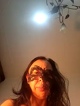 LAURAFOCOSA online show from January 18, 4:21 pm