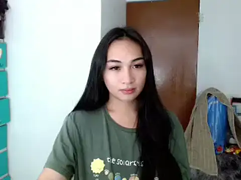 SweetLilly 18 online show from December 14, 8:18 pm