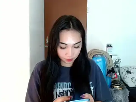 SweetLilly 18 online show from December 20, 3:21 pm