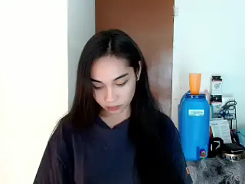 SweetLilly 18 online show from January 1, 5:22 pm