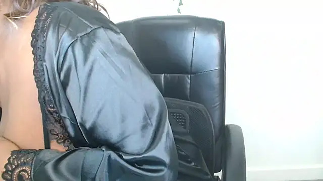 Black Monster Tits online show from November 23, 9:25 pm