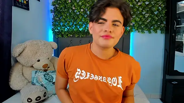 Snapshot of kamii_22 chatting on December 17, 3:28 pm kamii 22 online show from December 17, 3:28 pm