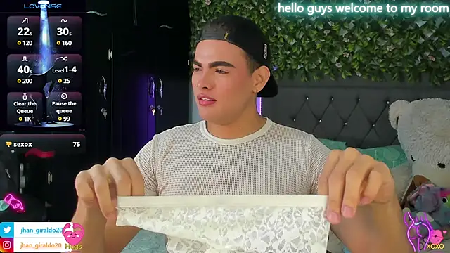 Snapshot of kamii_22 chatting on February 6, 2:37 pm kamii 22 online show from February 6, 2:37 pm