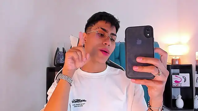 AlanNaughty online show from February 1, 5:18 am