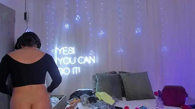 carolgaita online show from February 8, 5:39 pm