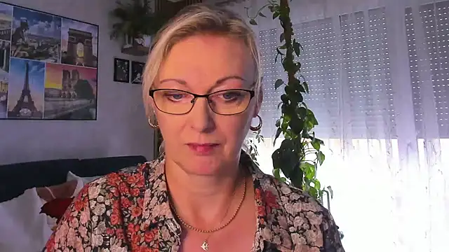 vanessa chat online show from September 22, 1:24 pm