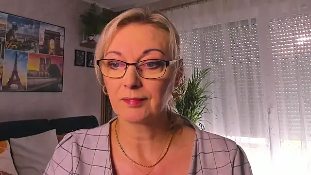 vanessa chat online show from October 10, 6:23 am