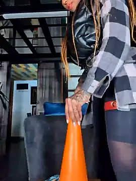 Snapshot of DarkDea chatting on February 12, 6:51 pm DarkDea online show from February 12, 6:51 pm