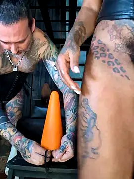 Snapshot of DarkDea chatting on February 18, 9:42 pm DarkDea online show from February 18, 9:42 pm