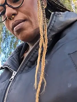 Snapshot of DarkDea chatting on November 30, 1:37 pm DarkDea online show from November 30, 1:37 pm