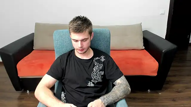 Snapshot of maks_wolfis chatting on December 6, 12:23 am maks wolfis online show from December 6, 12:23 am