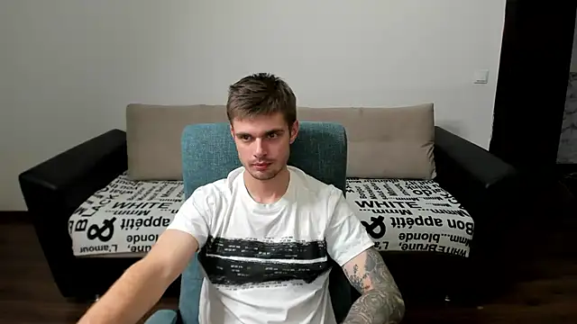 Snapshot of maks_wolfis chatting on December 17, 10:43 pm maks wolfis online show from December 17, 10:43 pm