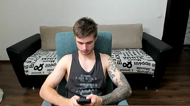 Snapshot of maks_wolfis chatting on December 19, 12:45 am maks wolfis online show from December 19, 12:45 am