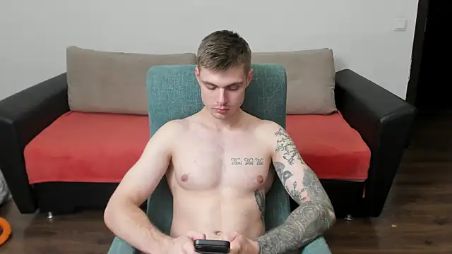 Snapshot of maks_wolfis chatting on February 6, 6:35 pm maks wolfis online show from February 6, 6:35 pm