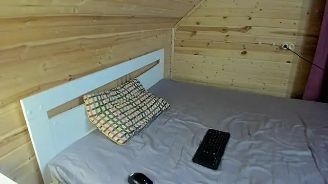 Snapshot of maks_wolfis chatting on March 12, 4:19 am maks wolfis online show from March 12, 4:19 am