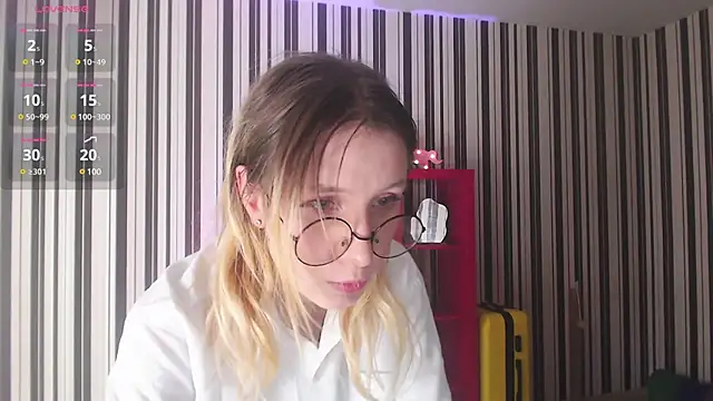 Snapshot of _Hanna_Moon_ chatting on December 11, 7:42 am Hanna Moon online show from December 11, 7:42 am