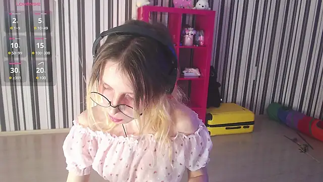 Snapshot of _Hanna_Moon_ chatting on December 18, 7:26 am Hanna Moon online show from December 18, 7:26 am