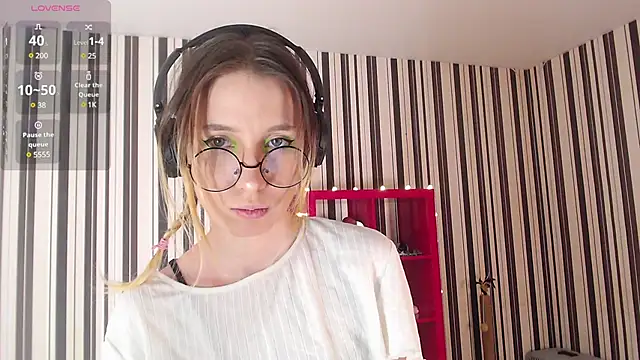 Snapshot of _Hanna_Moon_ chatting on February 7, 6:56 am Hanna Moon online show from February 7, 6:56 am