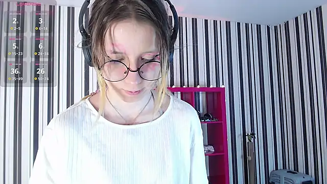 Snapshot of _Hanna_Moon_ chatting on February 8, 7:15 am Hanna Moon online show from February 8, 7:15 am