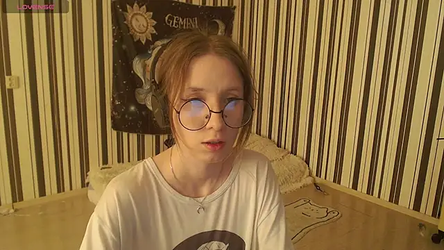 Snapshot of _Hanna_Moon_ chatting on October 1, 2:45 pm Hanna Moon online show from October 1, 2:45 pm