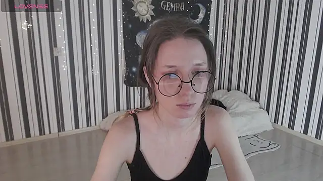 Snapshot of _Hanna_Moon_ chatting on October 22, 10:15 am Hanna Moon online show from October 22, 10:15 am