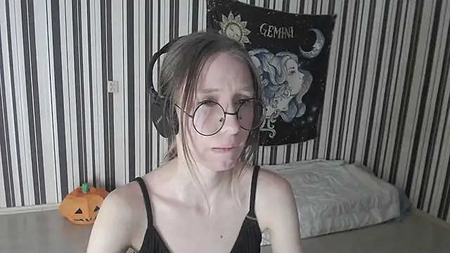 Snapshot of _Hanna_Moon_ chatting on November 17, 6:46 pm Hanna Moon online show from November 17, 6:46 pm