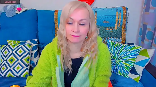 EllenMoore online show from December 17, 2:44 am