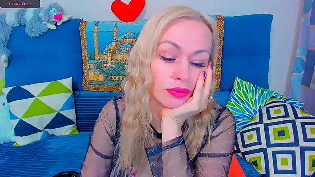 EllenMoore online show from December 23, 2:45 am