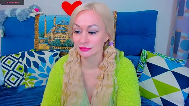 EllenMoore online show from January 13, 5:44 am