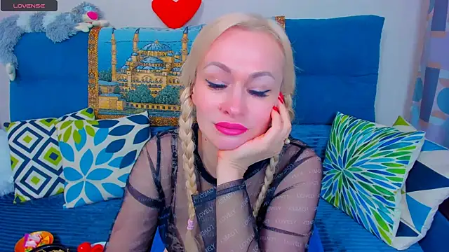 EllenMoore online show from January 15, 5:40 am