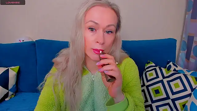 EllenMoore online show from October 9, 3:04 am