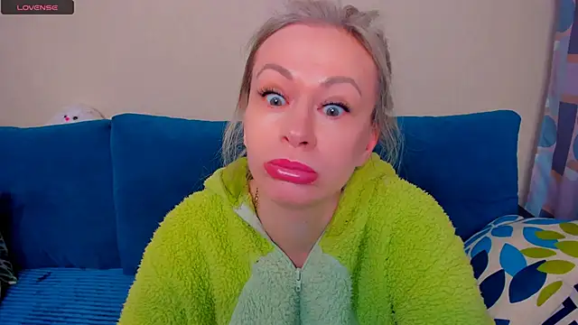 EllenMoore online show from October 10, 3:05 am