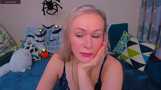 EllenMoore online show from October 30, 3:08 am