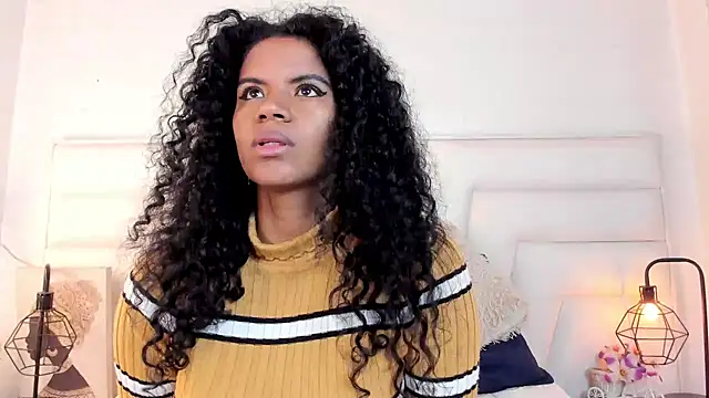 Ellie Alves online show from December 18, 3:00 pm