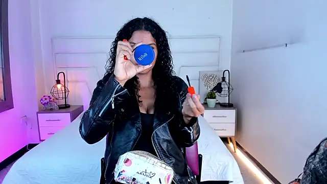 Ellie Alves online show from February 17, 12:59 pm